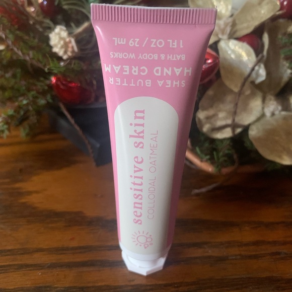 BATH & BODY WORKS GIFT SET IN ROSE - Picture 6 of 6